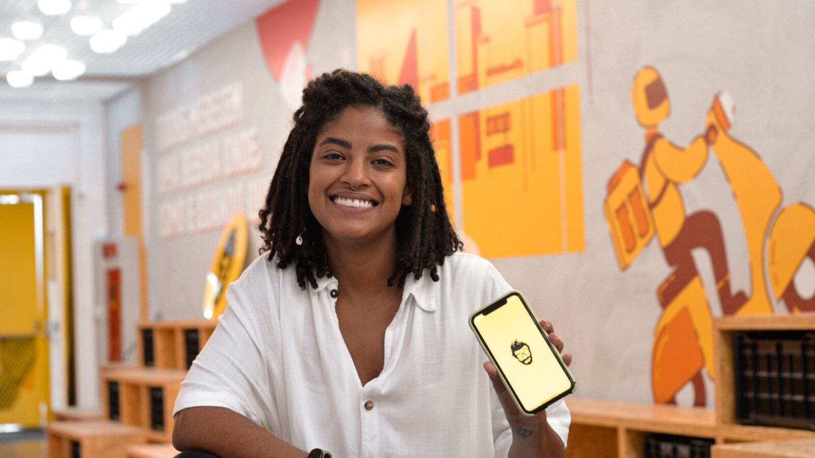 Legenda: Julia Gomes, Analista de Diversidade e Inclusão no Zé Delivery