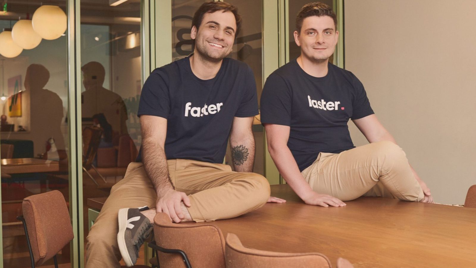 Daniel Dahia e Vitor Filipe, cofundador da Faster. Crédito da imagem Luca Pucci-min Daniel Dahia e Vitor Filipe, cofundador da Faster. Foto: Luca Pucci.