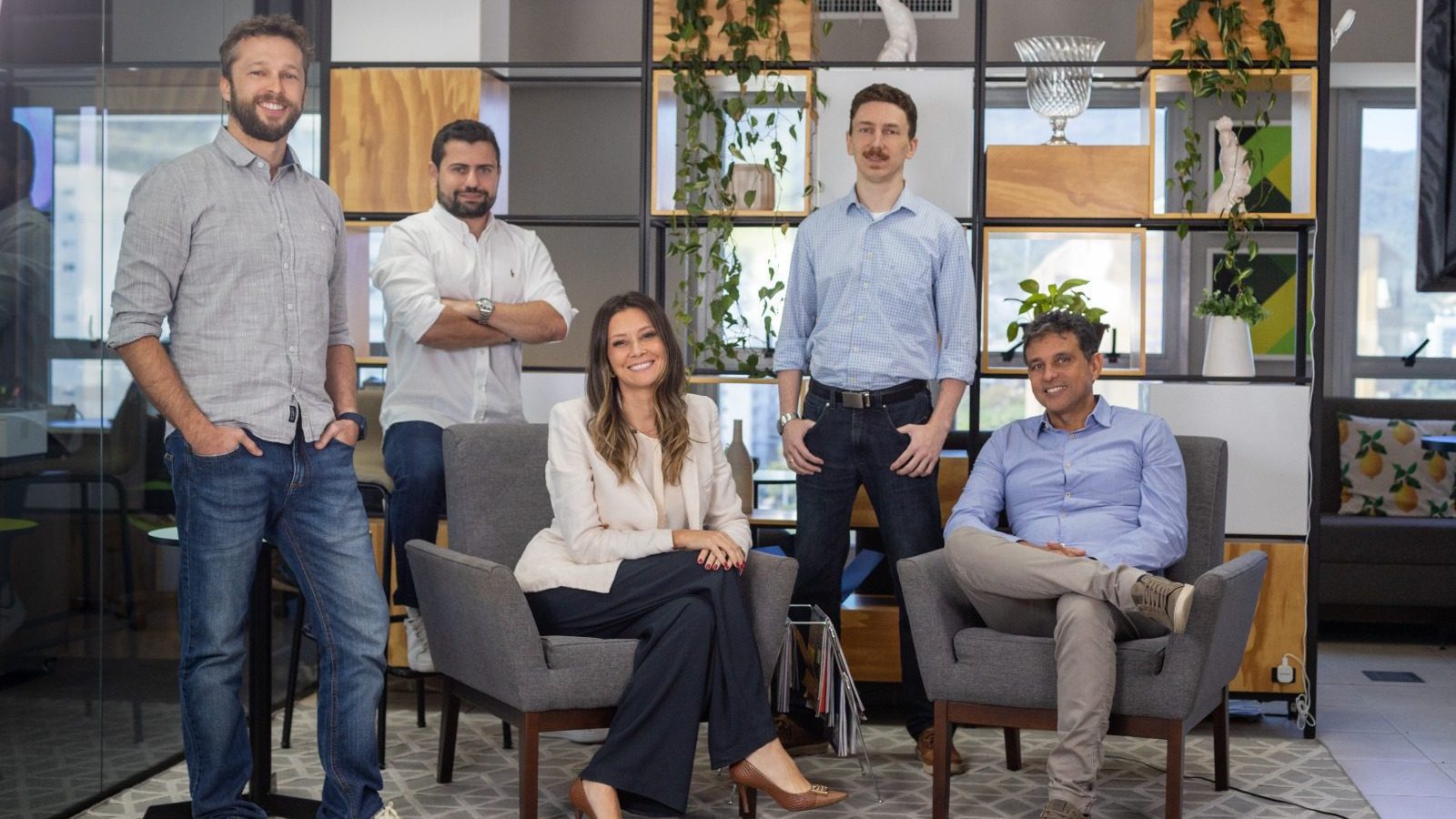 Jonatan Matschulat (COO) Rodrigo Ferlini (CFO) Renata Broering (CRO) Paul Eipper (CTO) e Enrico Dias (CEO). Foto: divulgação.