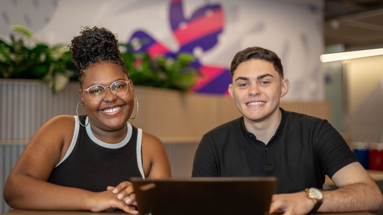 Vivo-abre-500-vagas-para-programa-de-estagio-sendo-50%-delas-exclusivas-para-talentos-negros–1- Foto: divulgação.