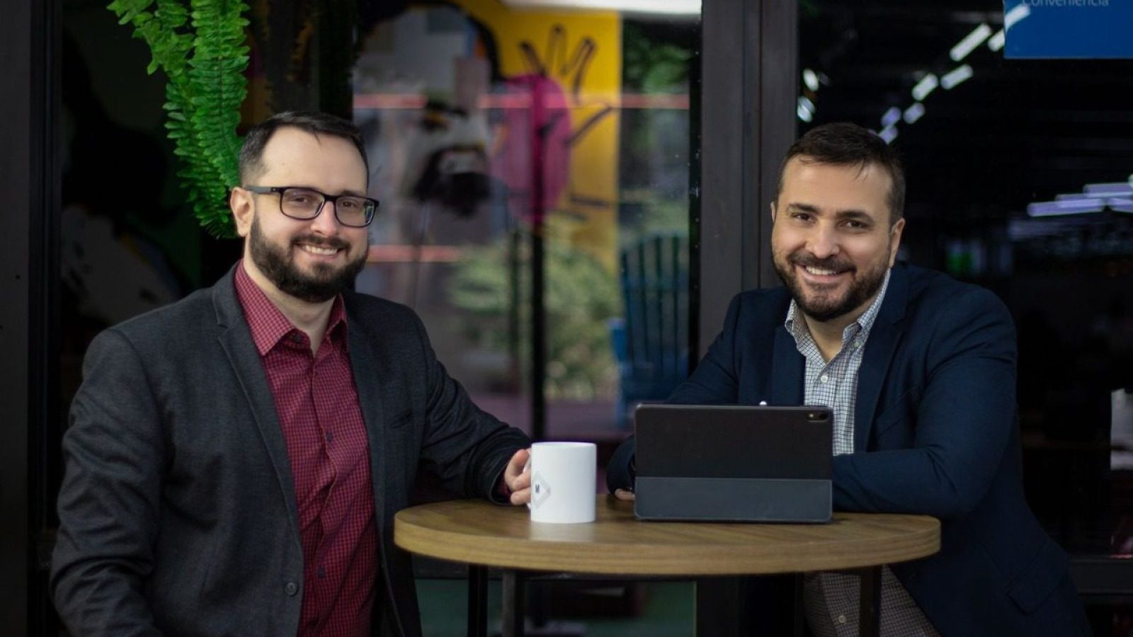 WhatsApp-Image-2021-12-20-at-16.02.21 Carlos Müller, fundador da Müller, e Fábio Serpa, diretor de Operações, Consultoria e Suporte da Pulsati. Foto: divulgação.