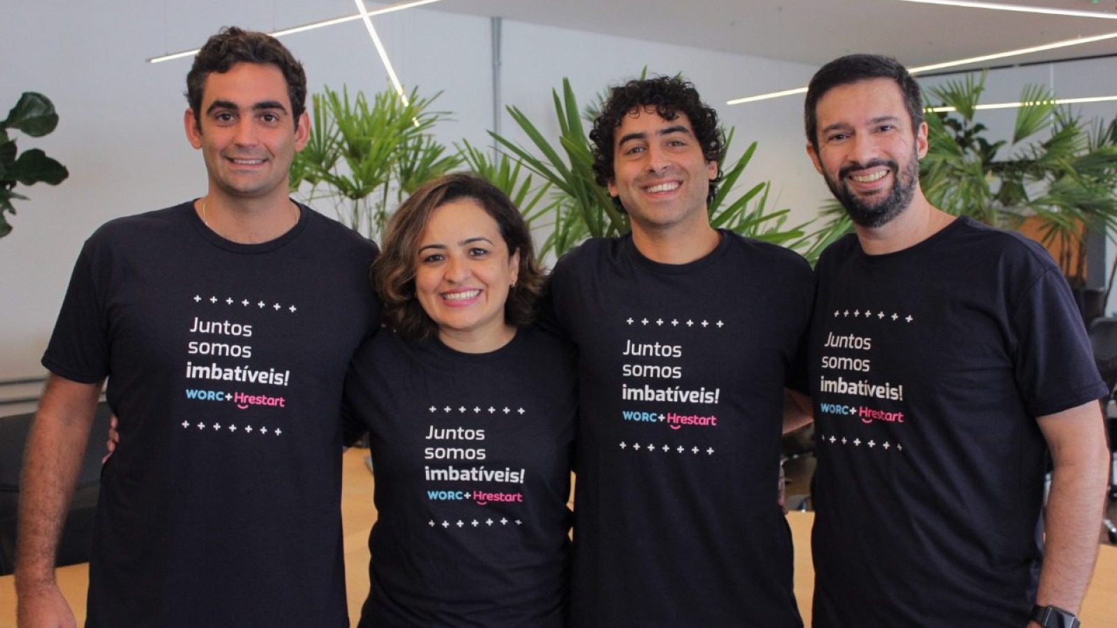 João Pedro de Simone (COO da Worc), Cristiane Oliveira (CEO da Hrestart), Alex Apter (CEO da Worc) e Gustavo Salgado (CTO da Hrestart). Foto: divulgação.