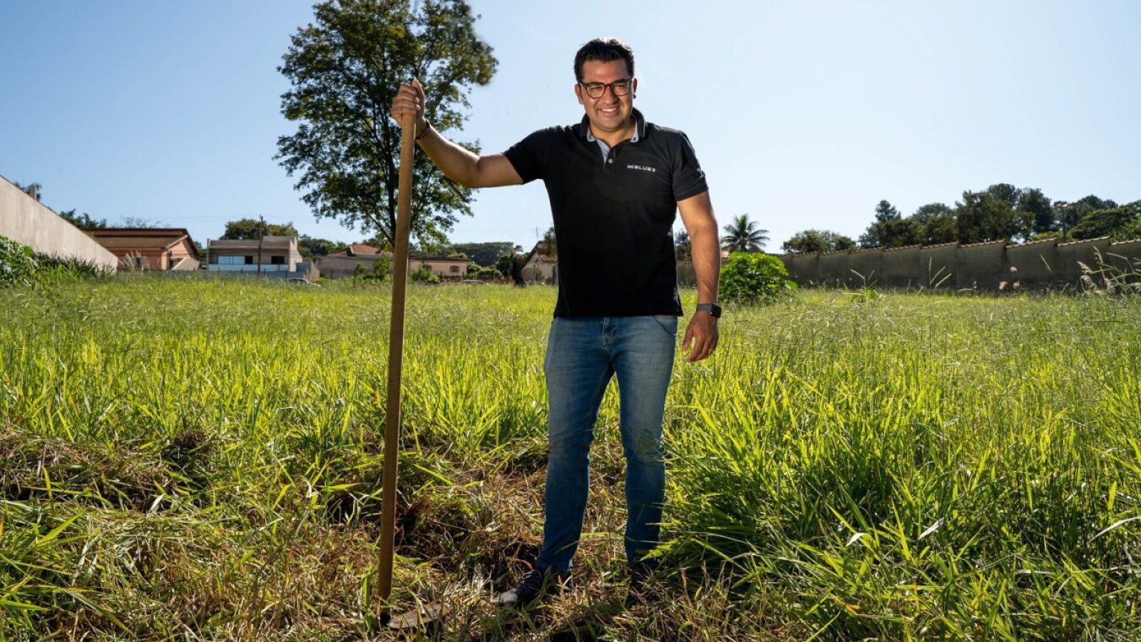 blue3 Wagner Vieira, CEO da Blue3, no terreno onde será construída a Vila Blue.