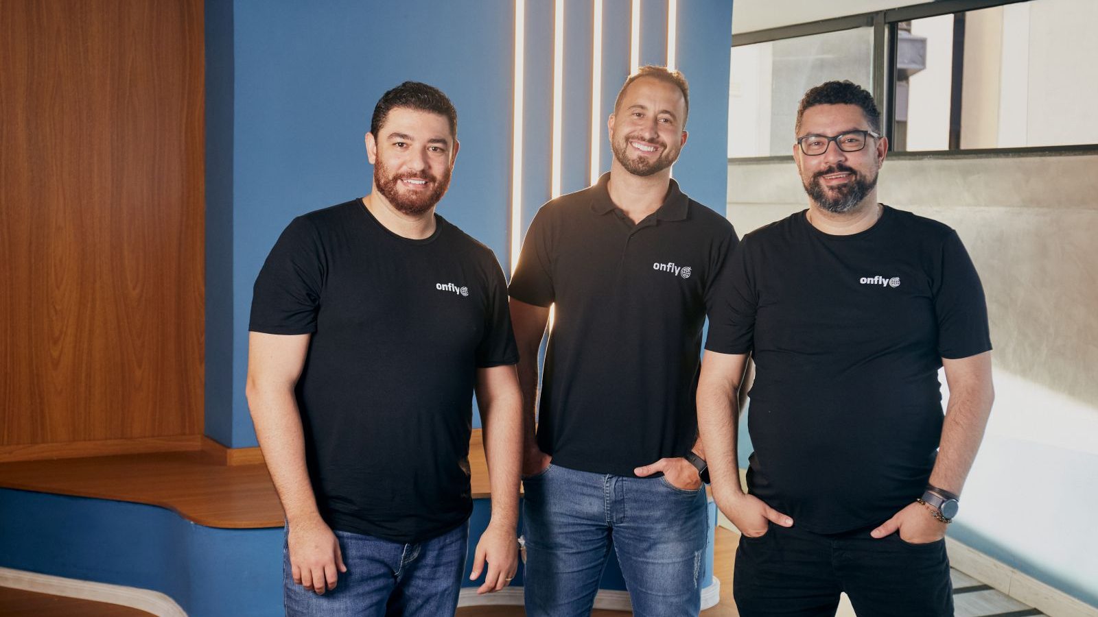 onfly Da esquerda para direita: Elvis Soares (diretor comercial), Marcelo Linhares (CEO e cofundador) e Elvimar Martins (COO e cofundador)