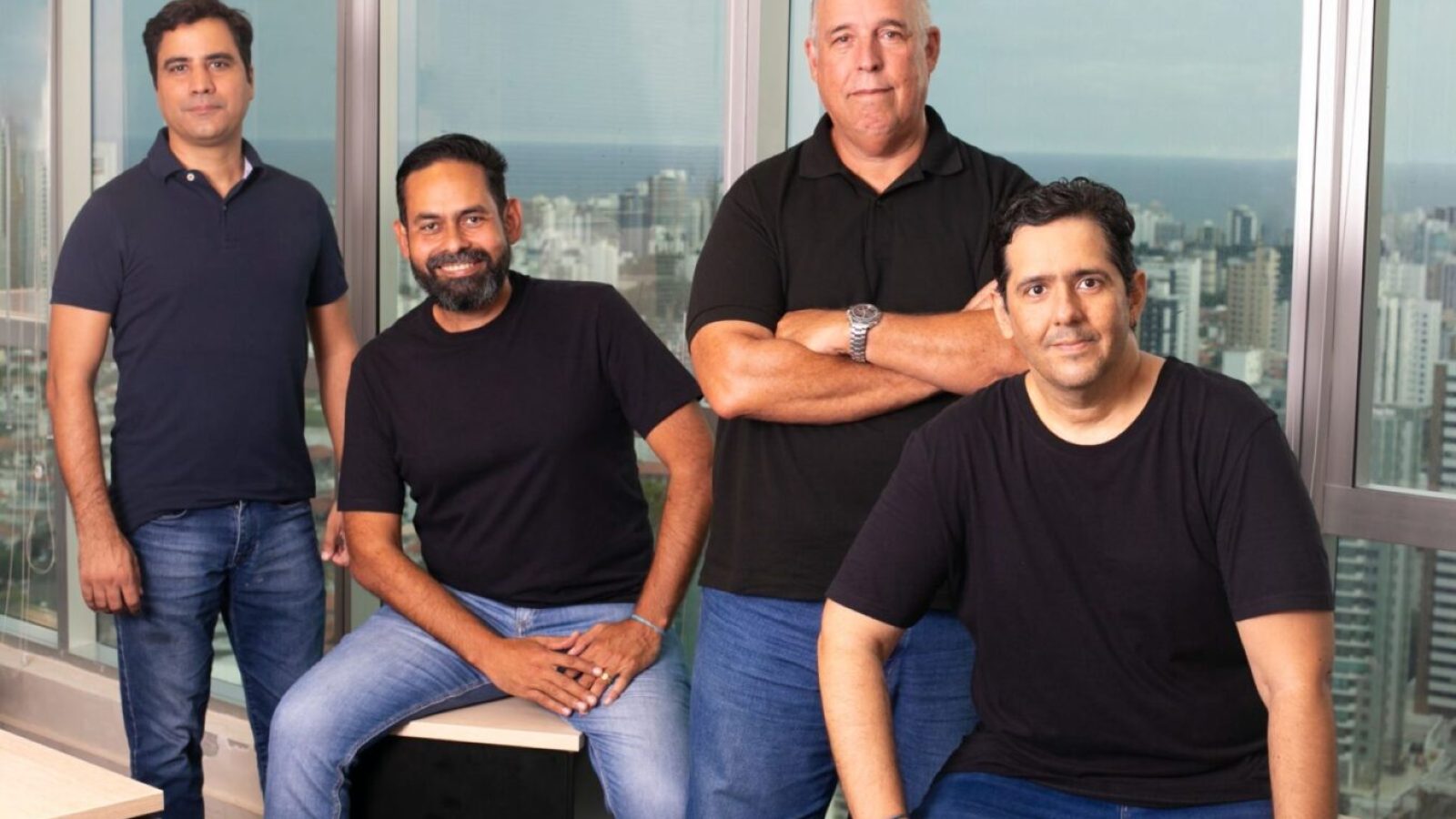 Tiago Cajahyba (CTO), João Pedro Teles (CEO), Carlos Leão (CFO) e Leo Villanova (CMO). Foto: Marcelo Paulista.